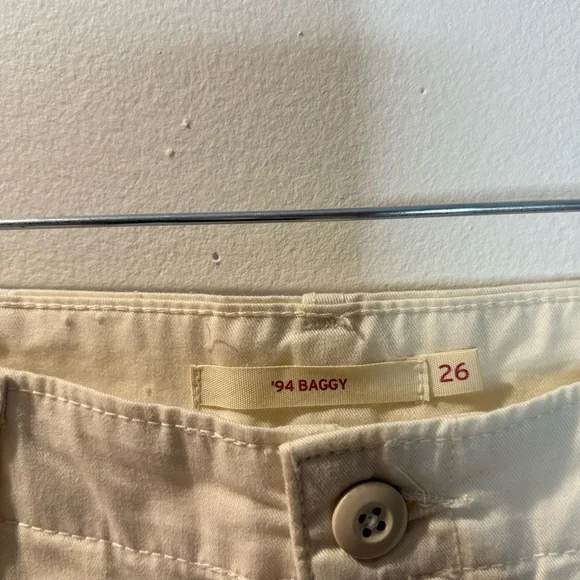 Levi’s Women’s ‘94 Baggy Cargo Pants in Cream/White #15 - Picture 5 of 7